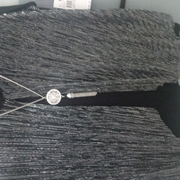 Top White and silver - Picture 2 of 4